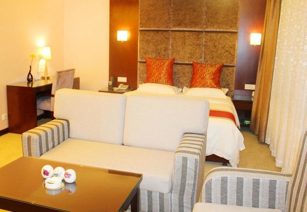 Chengdu Ronghome Hotel Экстерьер фото