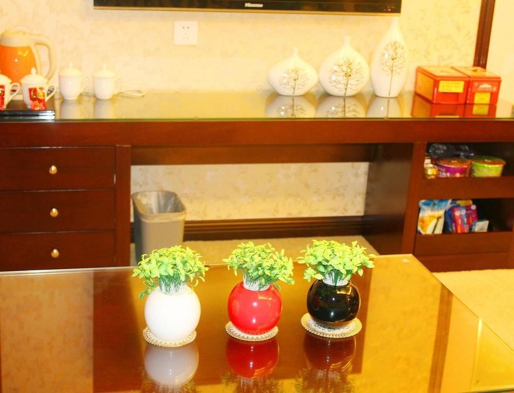 Chengdu Ronghome Hotel Экстерьер фото