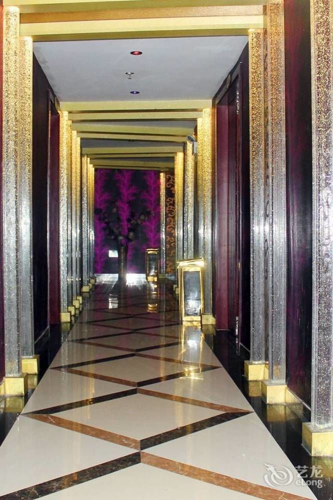Chengdu Ronghome Hotel Экстерьер фото