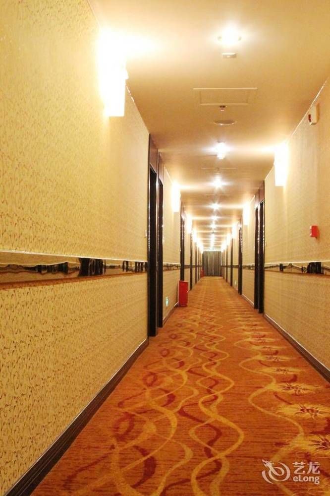Chengdu Ronghome Hotel Экстерьер фото
