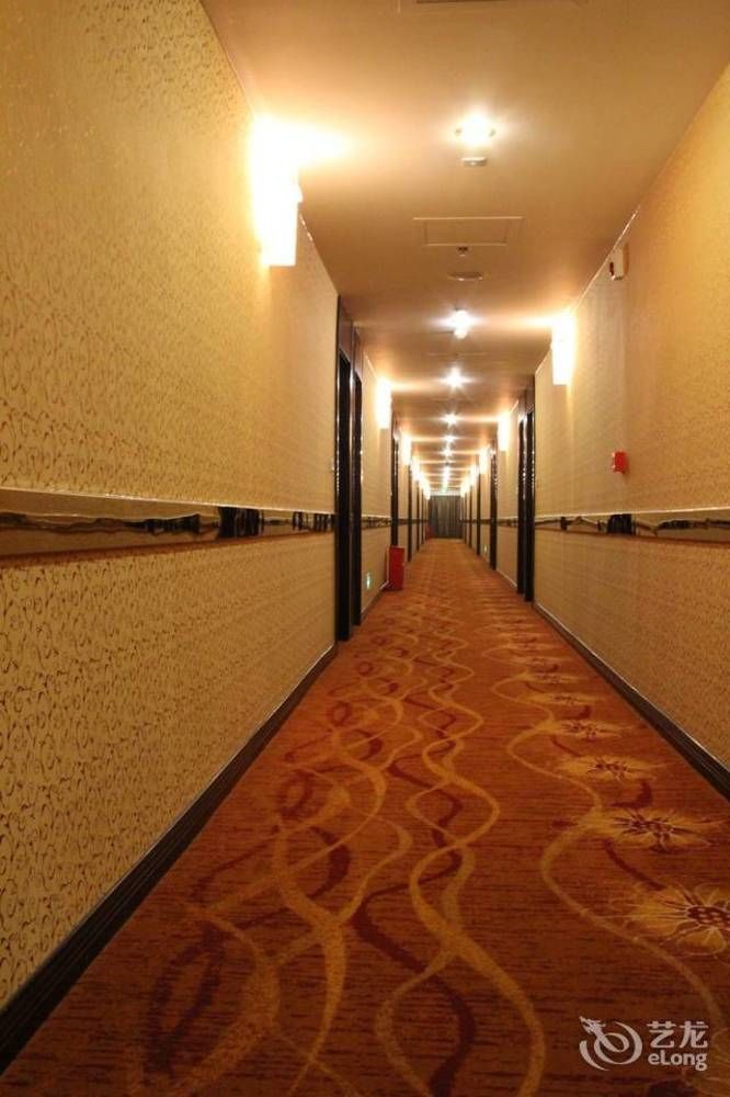 Chengdu Ronghome Hotel Экстерьер фото