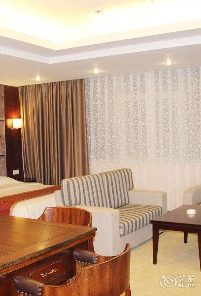 Chengdu Ronghome Hotel Экстерьер фото