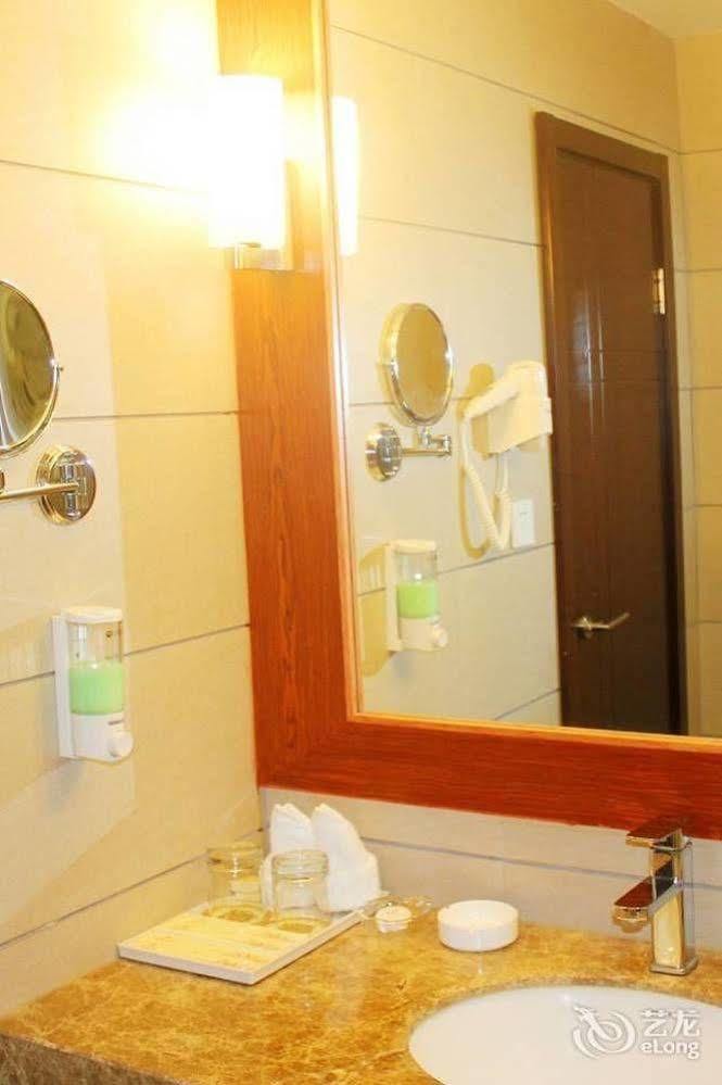 Chengdu Ronghome Hotel Экстерьер фото