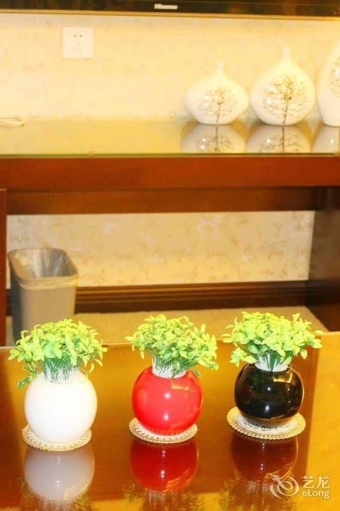 Chengdu Ronghome Hotel Экстерьер фото