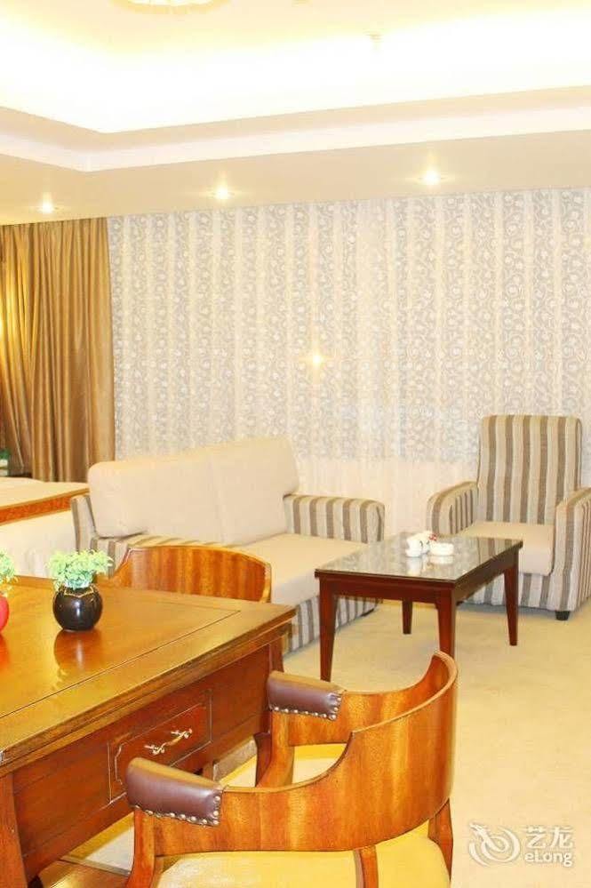 Chengdu Ronghome Hotel Экстерьер фото