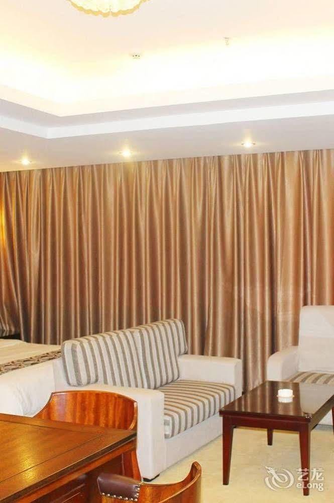 Chengdu Ronghome Hotel Экстерьер фото