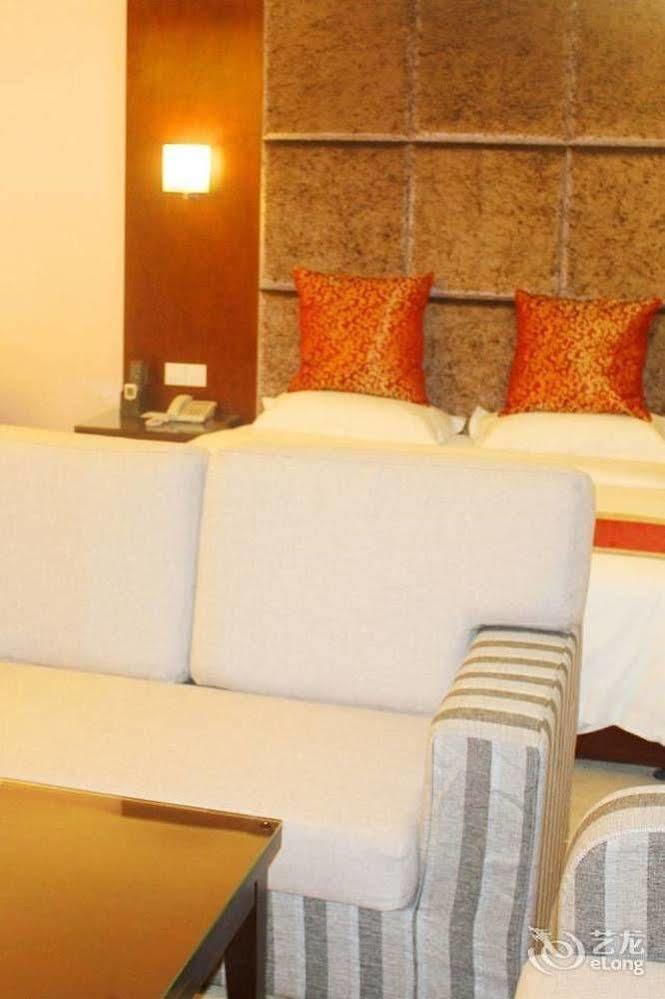 Chengdu Ronghome Hotel Экстерьер фото