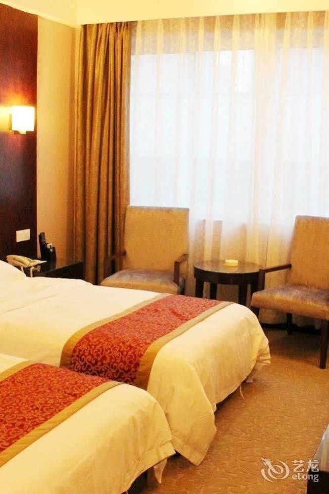 Chengdu Ronghome Hotel Экстерьер фото