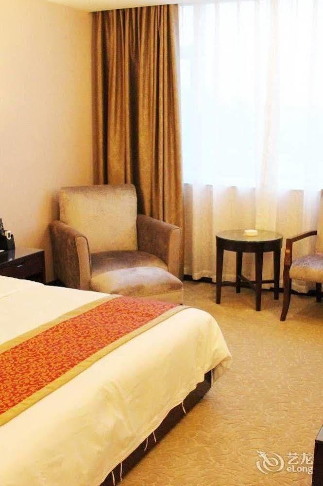 Chengdu Ronghome Hotel Экстерьер фото